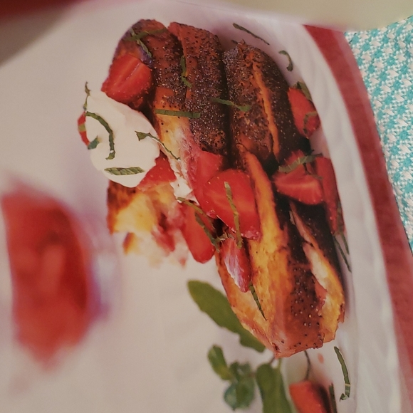 Grilled Cheese: 50 Recipes To Make You Melt (Cookbook) - Picture 10 of 10